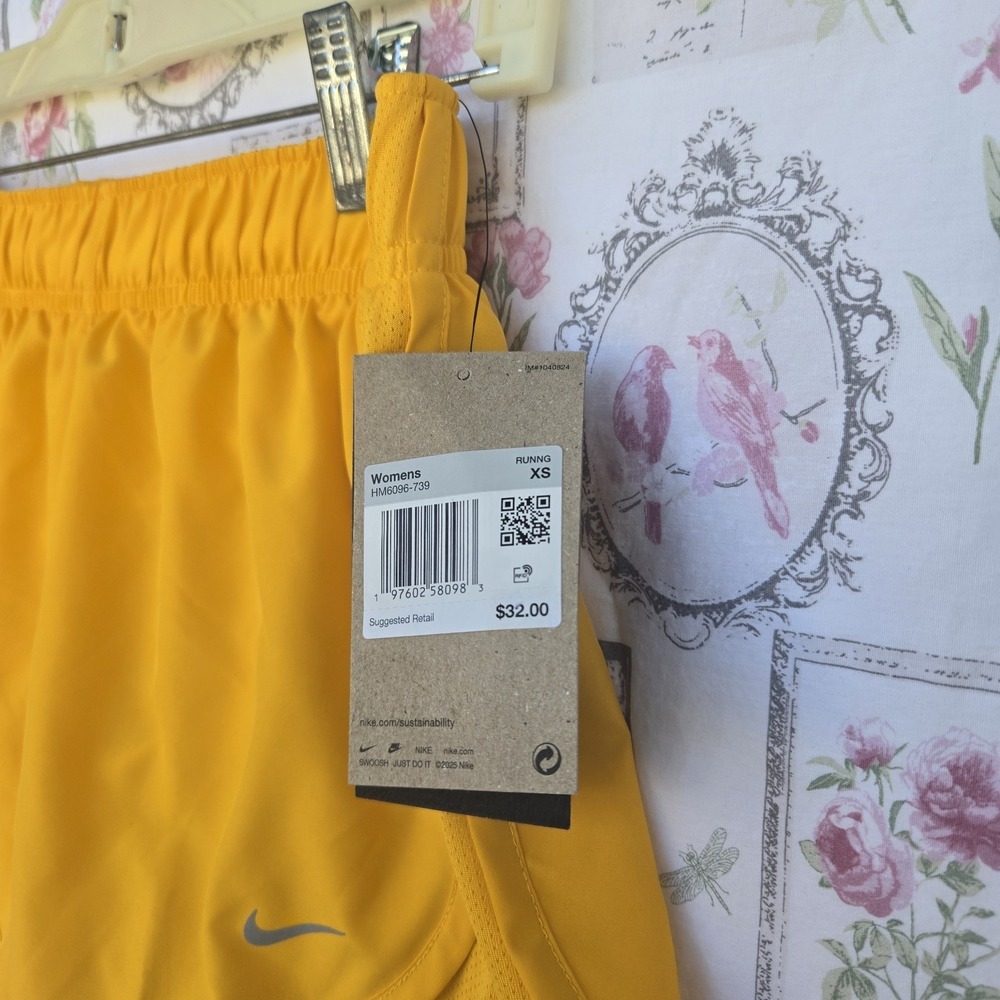 NEW Nike Women's Tempo Dri-FIT‎ Athletic Gym Shorts Yellow Gold Size XS - Picture 6 of 6